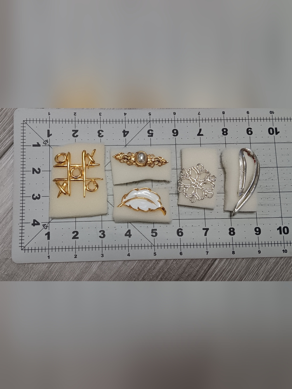 Vintage Brooches X5
